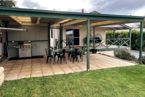 Family and Pet Friendly in central location, Port Lincoln